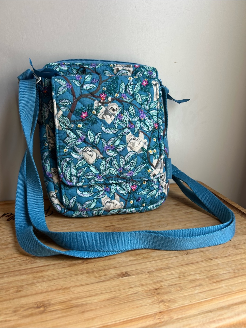 Vera Bradley Hanging Around Sloth Crossbody Bag Blue Floral Quilted Retired - Picture 2 of 10